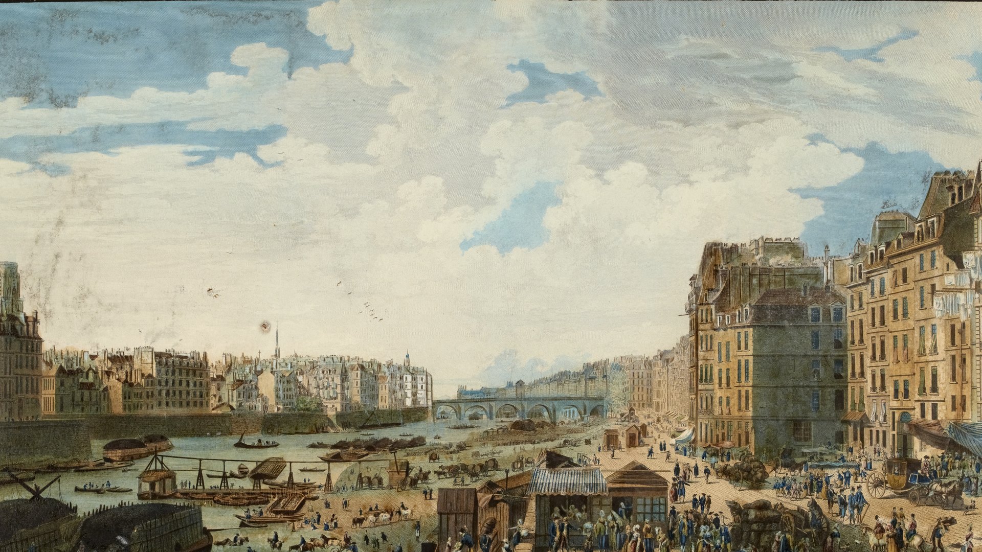 Vue colorée d'un quai de la Seine à Paris : bateaux et ballots sur la berge, façades hautes à droite, un pont à arches au fond sous un grand ciel nuageux